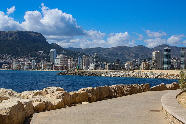 What is the name of the most famous beach in Valencia? What is the name of the most famous beach in Valencia?